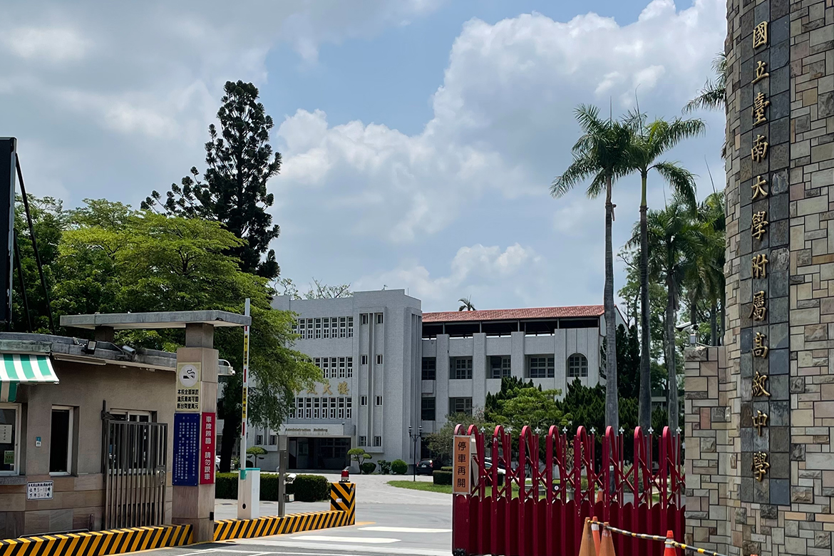 台南大學附屬高中(機車車牌辨識)